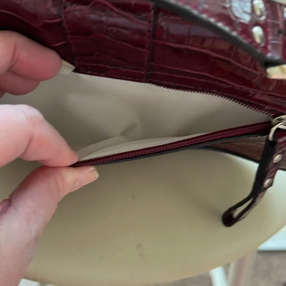 GUESS VINTAGE SHOULDER BAG - Picture 7 of 10